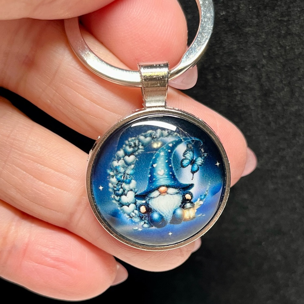 2/12 Cute gnome keychain -NWT